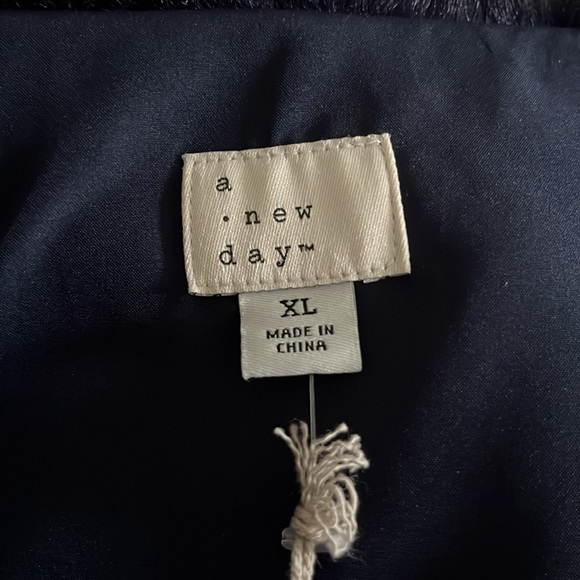 Faux fur navy blue vest - Picture 4 of 5